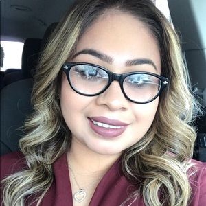 Meet your Posher, Ofelia